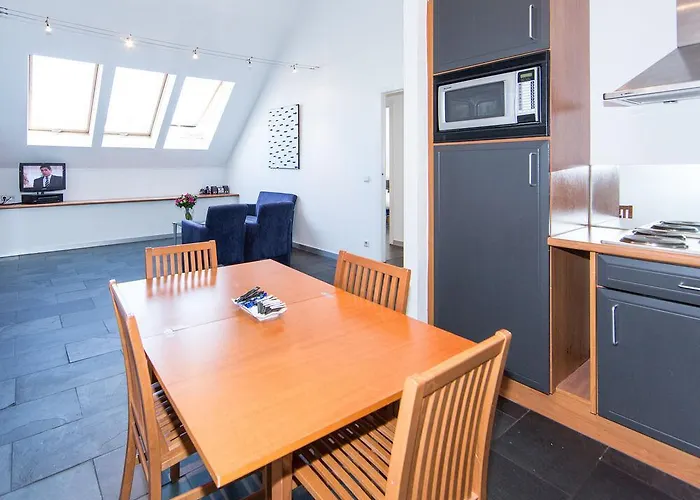 Azimut Flathotel شقة فندقية