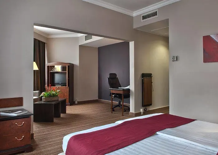 Hotel Nh Carrefour De L'europe 4*