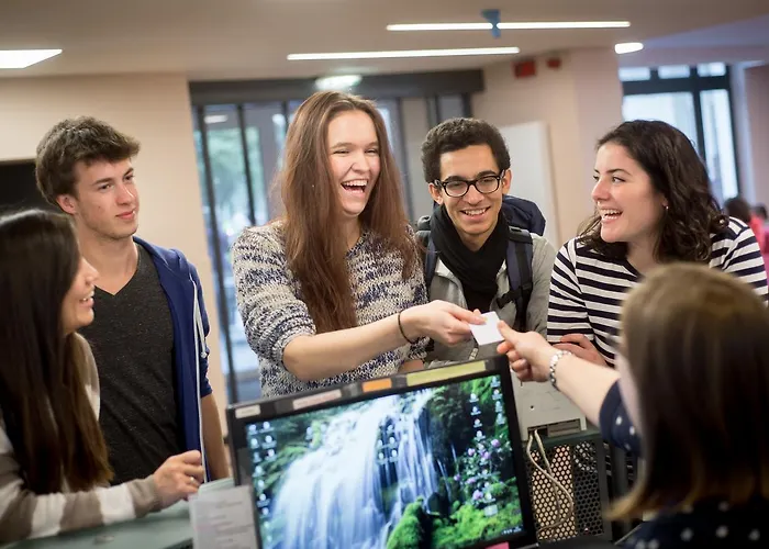 Hostel Hi Brussels Jacques Brel Hostel Brussels