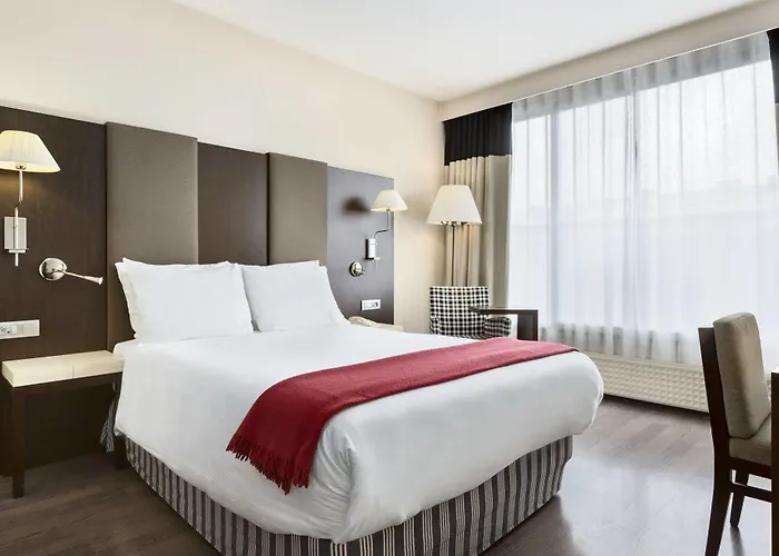 Nh Grand Place Arenberg Hotel 4*