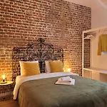 Brand New Iris With Private Bathroom And Balcony Гостевой дом 3*
