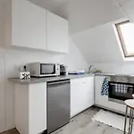アパート Beautiful Fully Renovated ブリュッセル