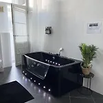 Beautiful With Jacuzzi Apartmán *