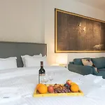 Apartahotel Newton Boutique Residences - Eu Area 4*