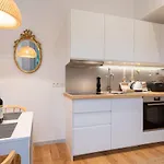Apartahotel Newton Boutique Residences - Eu Area 4*