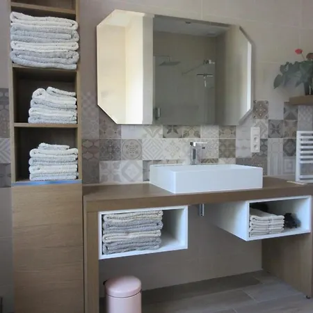 Les Iris فندق مبيت وإفطار