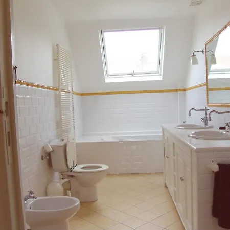 招待所 Louise Chatelain