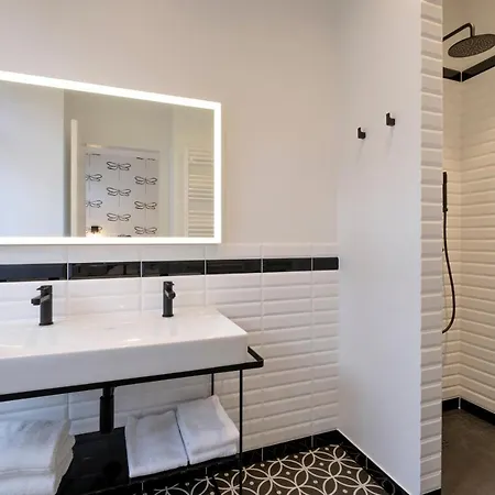 Fabulous In Chatelain Area דירה בריסל