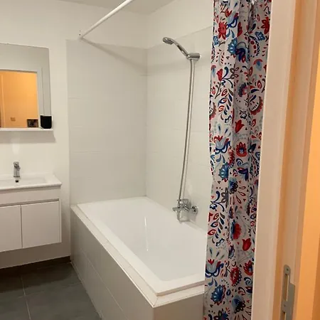 6p City Center Apartment