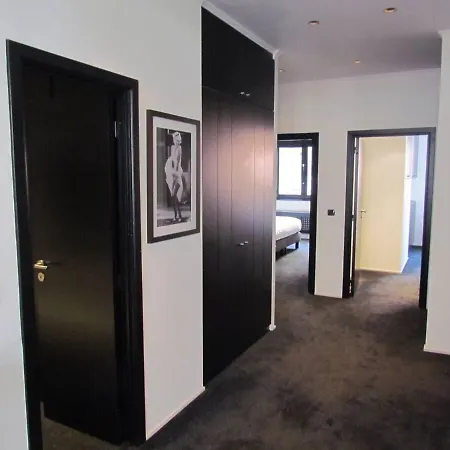 Appartement Grand Place 6 *