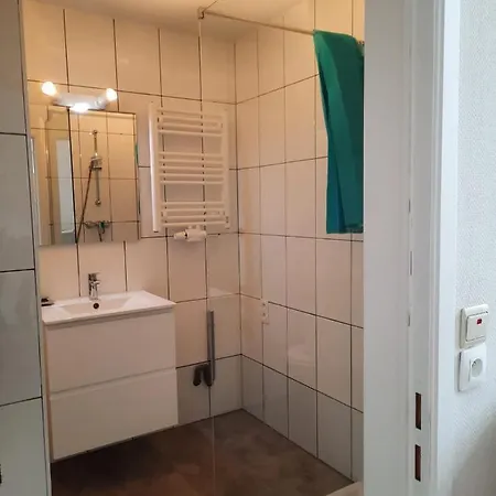 Beautiful In Porte De Namur מלון דירות *