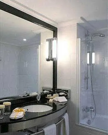 Crowne Plaza Europa Hotel 4*