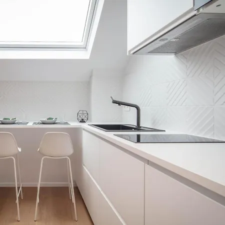 Fully Equipped Near Place Stephanie