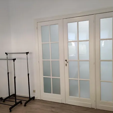 The Brussels-laken * بروكسل