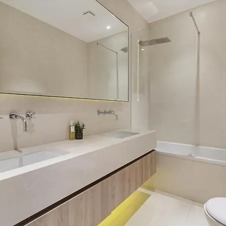 Charlemagne Appartement Brussels شقة *