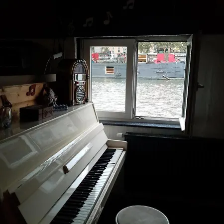 Úszó hotel Edouard Boat