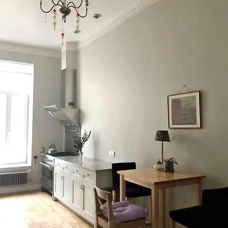 Spacious Apartment With Live Plants Сasa de vacaciones Bruselas