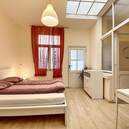 Brussels Center, Sainte-Catherine And Beguinage Sleeps 1-8P Apartman *