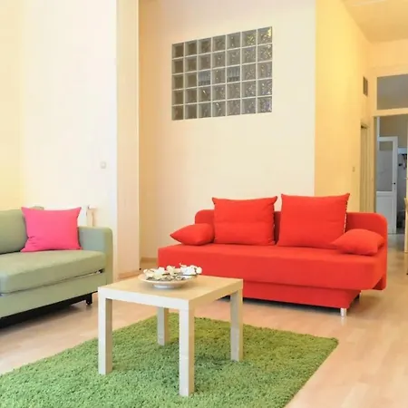 Brussels Center, Sainte-Catherine And Beguinage Sleeps 1-8P Apartman