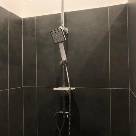 Great 3 Bedrooms/ 3 Bathrooms In The Heart Of Eu Area Apartman