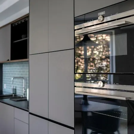 1 Bedroom With Balcony Avenue Louise *
