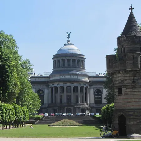 شقة Cinquantenaire