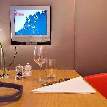 Отель Novotel Off Grand Place 4*