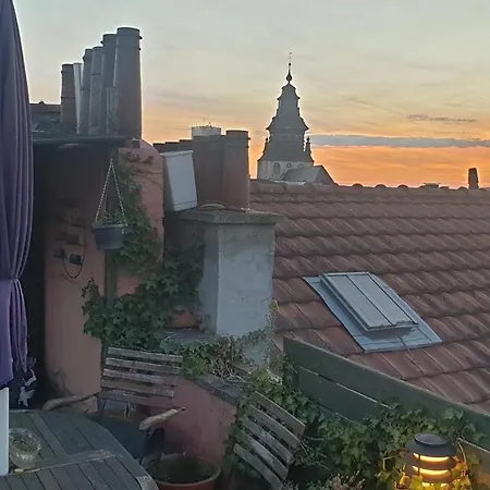 Apartman Lovely 2 Bedroom Penthouse With Terrace *