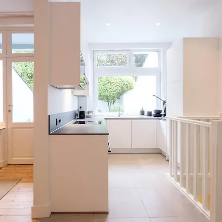 Superb 1 Bedroom With Garden At Chatelain