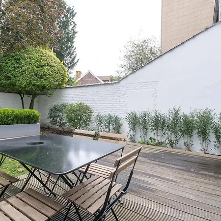Superb 1 Bedroom With Garden At Chatelain Διαμέρισμα