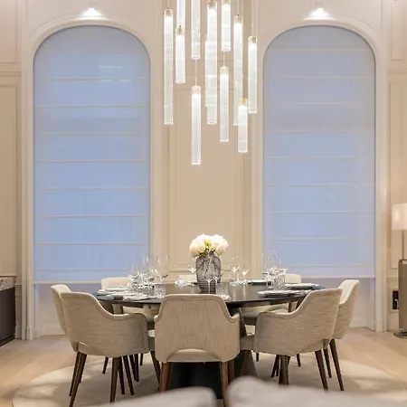 Luxury 3 Bedrooms Townhouse In Perfect Location 아파트 *