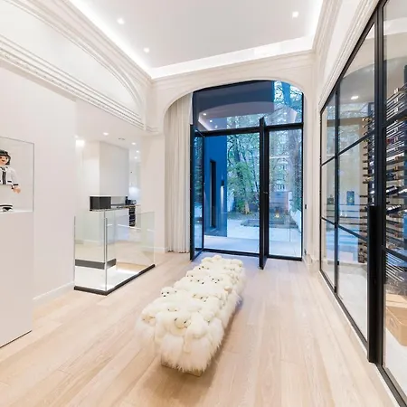 Luxury 3 Bedrooms Townhouse In Perfect Location *