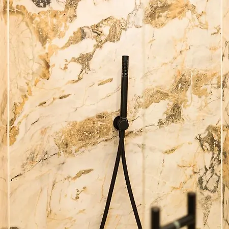 Luxury 3 Bedrooms Townhouse In Perfect Location 아파트