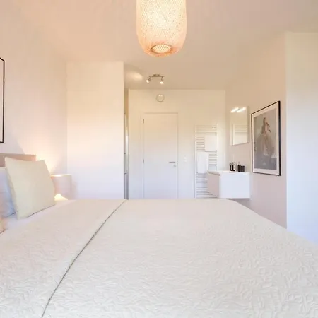 Lumineux 1 Proche Ecole Europeenne Brussels