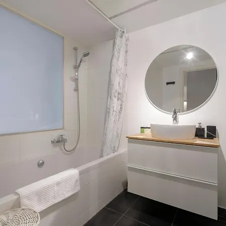 Proche De La Toison D'or *