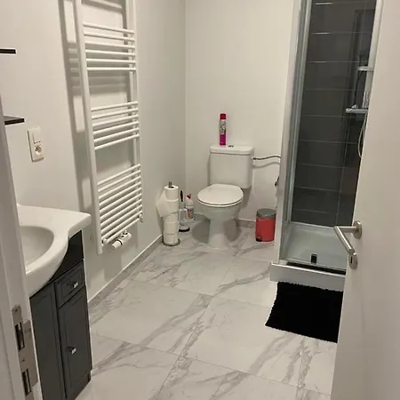 Modern Third Floor * بروكسل