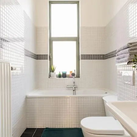 Bel Proche De Gare Du Midi, A Cote Du Centre *