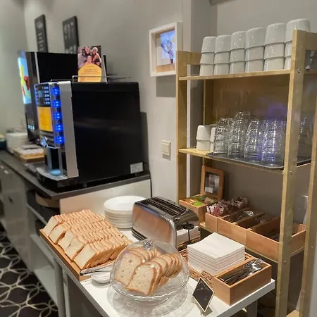 Safestay Grand Place Hotell 3*