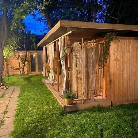 Superbe Avec Jardin, Sauna Et Jacuzzi Bruksela