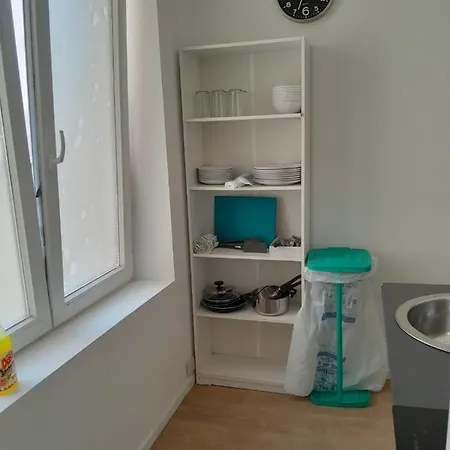 1 Bedroom Sleeps 4 *