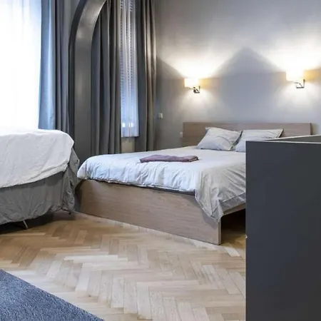 Chic 3-bedroom For Rent To Professionals In Ixelles * Bruksela