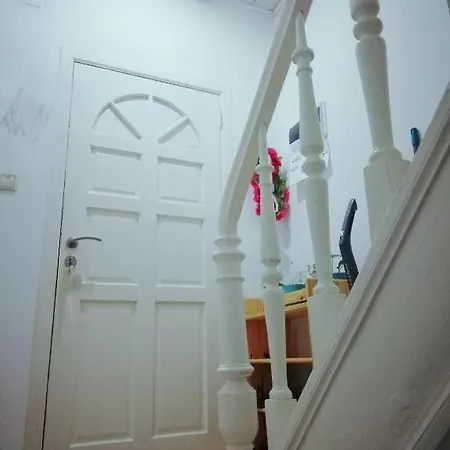 Cozy With Share The Bathroom And Kitchen