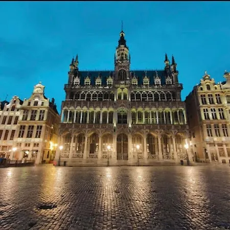 A Midi - Grand Place