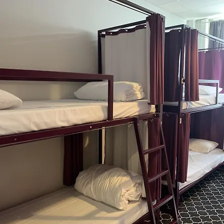 Safestay Grand Place Hotell