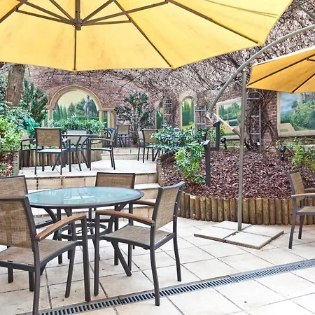 Le Chatelain Hotel