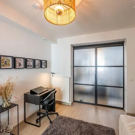 Superb 3 Bedroom & 3 Bathroom Duplex In Centre Daire Brüksel