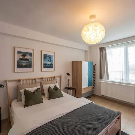 Superb 3 Bedroom & 3 Bathroom Duplex In Centre Brüksel