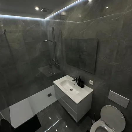 Lux *