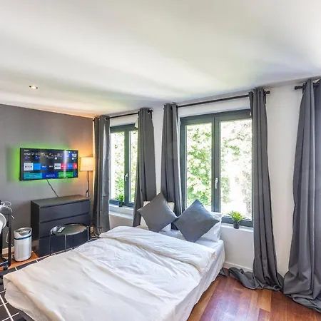 Sensational In Fantastic Location Apartment *