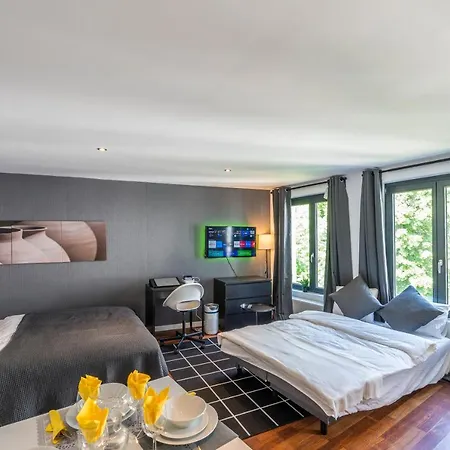 Sensational In Fantastic Location Apartment *